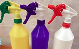 Spraying Containers