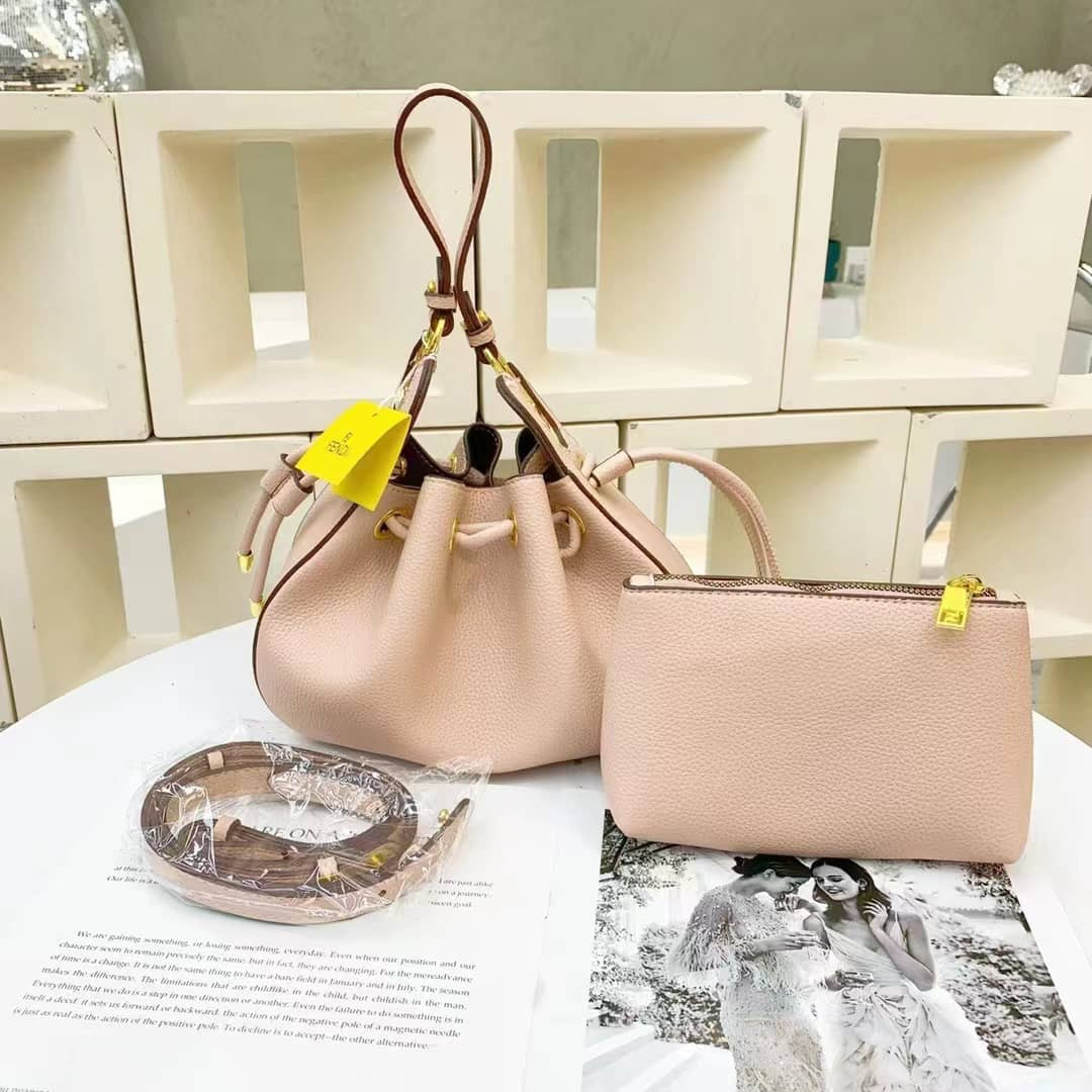 women pre owned handle bag